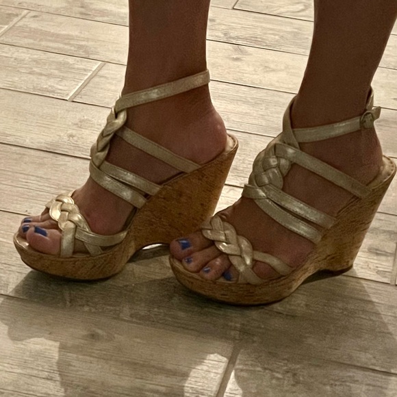 Born Crown brand, size 9 wedge sandal - Picture 2 of 12